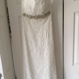 Davids bridal wedding gown brand new with tags